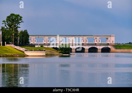 La Station hydroélectrique Uglich - une station hydroélectrique sur la Volga à Uglich, oblast de Iaroslavl, en Russie. Banque D'Images