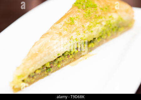 Baklava à la pistache. Dessert traditionnel turc, havuc dilimi Banque D'Images