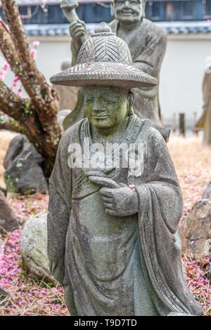 Temps de printemps sur l'Arhat Arashiyama (嵐山羅漢). 500 statues de la plus haute et plus proches disciples de Bouddha en face de Hogon-en sous-temple de Tenryu-ji. Banque D'Images