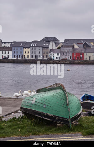Bateau à la tournée vers le domaine de Claddagh Galway à la longue marche vers la Banque D'Images