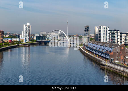 Le Clyde Arc (aux) Pont sur la rivière Clyde à Glasgow, Ecosse Banque D'Images