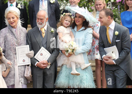 (De gauche à droite) la princesse Michael de Kent, le Prince Michael de Kent, Sophie Winkleman et Lord Frederick Windsor après leur mariage à la Chapelle St George du château de Windsor. Banque D'Images