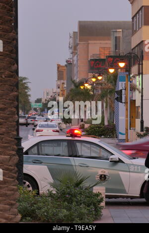 JEDDAH, Arabie saoudite - 20 décembre 2018 : une voiture de police l'Arabie avec sirène de police active Banque D'Images