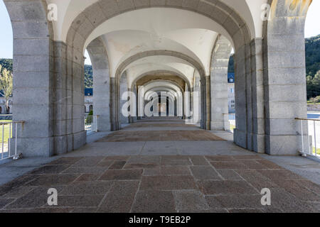 L'Abbaye de Sainte Croix de la vallée de l'falen Banque D'Images