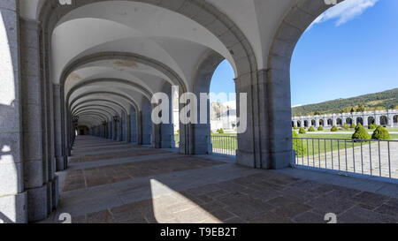 L'Abbaye de Sainte Croix de la vallée de l'falen Banque D'Images