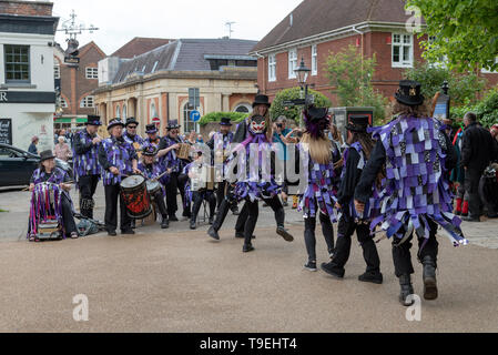 Winchester, Hampshire, England, UK. Mai 2019. Les membres de l'Anonyme de Poole, Dorsetand Morrismen participant à la Winchester annuel Mayfest. Banque D'Images