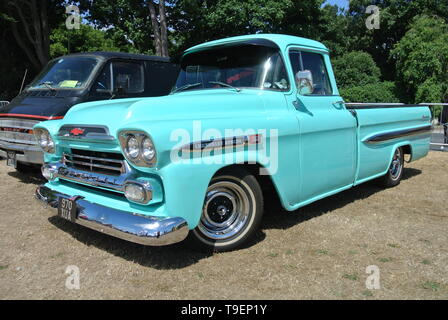 Chevrolet Apache camionnette stationnée sur l'affichage à l'Riviera Classic Car Show, Paignton, Devon, Angleterre. UK. Banque D'Images