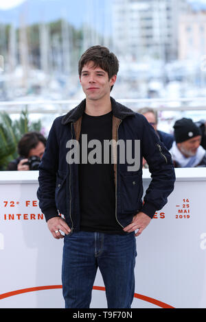 Cannes, France. 18 mai, 2019. Acteur Phenix Brossard pose lors d'un photocall pour le film 'Little Joe' au 72e Festival du Film de Cannes, France, le 18 mai 2019. Directeur autrichien le film de Jessica Hausner 'Little Joe' seront en compétition pour la Palme d'Or avec 20 autres longs-métrages pendant la 72e Cannes Film Festival, qui se tient du 14 au 25 mai. Credit : Zhang Cheng/Xinhua/Alamy Live News source : Xinhua/Alamy Live News Banque D'Images