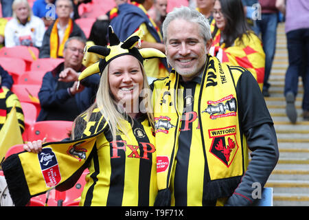 Londres, Angleterre 18 mai Watford fans pendant la finale de la FA Cup entre Manchester City et Watford au stade de Wembley, Londres, le samedi 18 mai 2019. (Crédit : Jon Bromley | MI News) Credit : MI News & Sport /Alamy Live News Crédit : MI News & Sport /Alamy Live News Banque D'Images