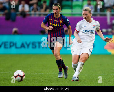 Groupama Arena, Budapest, Hongrie. 18 mai, 2019. Femmes de l'UEFA Champions League, Lyon et Barcelone ; Mariona Caldentey de Barcelone prend Amandine Henry de Lyon : Action Crédit Plus Sport/Alamy Live News Banque D'Images