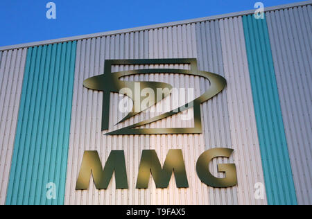 Waren, Allemagne. Le 08 mai, 2019. Le logo de Mecklenburger Metallguss GmbH MMG sur un sol de l'usine. Moins d'un an après son passage à l'indépendance, la MMG se voit s'accélère à nouveau. Crédit : Bernd Wüstneck/dpa/Alamy Live News Banque D'Images