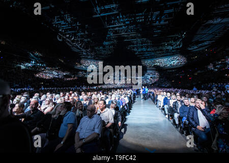 Danemark, copenhague - 18 mai, 2019. Assister à une foule de concert concert live avec la chanteuse, auteur-compositeur et le compositeur Sir Elton John au Royal Arena à Copenhague. (Photo crédit : Gonzales Photo - Thomas Rasmussen). Banque D'Images