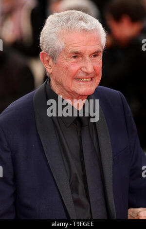 Cannes, France. 18 mai, 2019. Claude Lelouch arrive à la première de ' LES PLUS BELLES ANNÉES D'UNE VIE ' pendant le Festival de Cannes 2019 le 18 mai 2019 au Palais des Festivals à Cannes, France. ( Crédit : Lyvans Boolaky/Espace d'image/media Punch)/Alamy Live News Banque D'Images