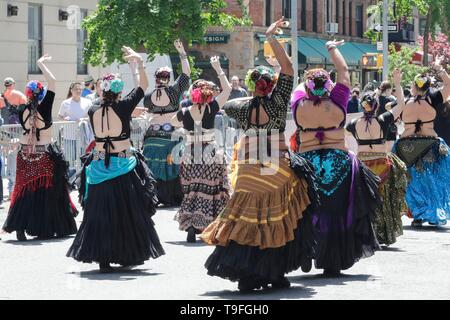 Soho, New York, USA, 18 mai 2019 - Des milliers de marcheurs ont participé à la 13e parade de danse annuel par l'East Village aujourd'hui à New York. Photo : Luiz Rampelotto/EuropaNewswire Crédit photo obligatoire. | conditions dans le monde entier : dpa Crédit photo alliance/Alamy Live News Banque D'Images