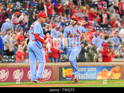 Arlington, États-Unis. 18 mai, 2019. Cardinals de Saint-Louis shortstop Paul DeJong # 12 hits un solo home run dans le haut de la neuvième manche lors d'un match entre l'interleague MLB Cardinals de Saint-Louis et les Texas Rangers à Globe Life Park à Arlington, États-Unis. Louis défait Texas 8-2 Albert Pena/CSM/Alamy Live News Banque D'Images