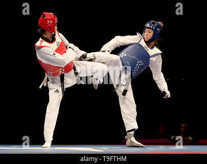 Great Britain's Jade Jones (bleu) en action au cours de son -57kg dernier match contre la Corée, l'Ah-Reum Lee pendant quatre jours de la World Taekwondo Championships à la Manchester Arena, Manchester. Banque D'Images