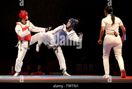 Great Britain's Jade Jones (bleu) en action au cours de son -57kg dernier match contre la Corée, l'Ah-Reum Lee pendant quatre jours de la World Taekwondo Championships à la Manchester Arena, Manchester. Banque D'Images