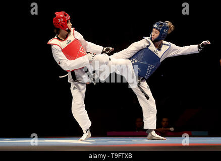 Great Britain's Jade Jones (bleu) en action au cours de son -57kg dernier match contre la Corée, l'Ah-Reum Lee pendant quatre jours de la World Taekwondo Championships à la Manchester Arena, Manchester. Banque D'Images