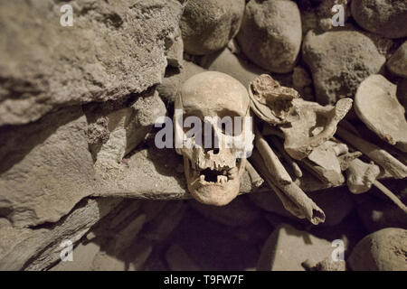 L'intérieur de crânes de moines la crypte de l'Église et couvent de San Francisco, Potosí, Bolivie Banque D'Images