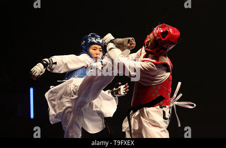 Wongpattanakkit Panipak la Thaïlande (à gauche) sur son chemin pour gagner la finale féminine -49kg contre la Chine, au cours de Wu 10 Yushan jour 4 de World Taekwondo Championships à la Manchester Arena, Manchester. Banque D'Images