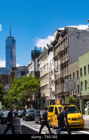 Fonte SoHo quartier historique avec One World Trade building en arrière-plan, New York City, USA Banque D'Images