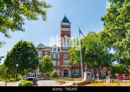 CLEMSON, SC, USA - 2 mai : Tillman Hall at Clemson University le 2 mai 2019 à Clemson, Caroline du Sud. Banque D'Images