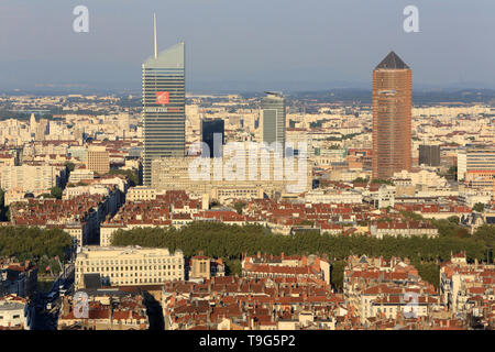 Vue panoramique depuis le point de vue de la colline notre Dame de Fourvière. Tour de Lyon part-Dieu, également appelé le crayon. Banque D'Images