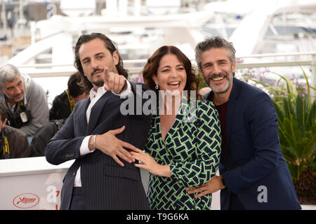 18 mai 2019 - Cannes, France - CANNES, FRANCE - 18 MAI : (L-R) Asier Etxeandia, Nora Navas et Leonardo Sbaraglia assiste à la photocall pour ''La douleur et la gloire (Dolor Y Gloria Douleur et Gloire)'' au cours de la 72e assemblée annuelle du Festival du Film de Cannes le 18 mai 2019 à Cannes, France. (Crédit Image : © Frederick InjimbertZUMA Wire) Banque D'Images