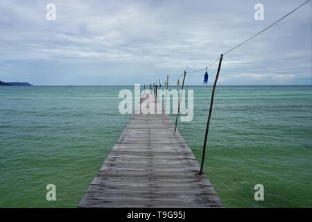 Ancienne jetée de l'île de Koh Rong, Cambodge Banque D'Images