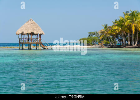 La plate-forme nord, Palapa Coco Plum Long Caye, Belize Banque D'Images