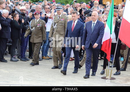 Cassino, Italie - 18 mai 2019 : Ministre Polonais Mariusz Blaszczak partecipa alla maligna arte per il 75° anniversario della battaglia di Montecassino nel cimitero militare polacco Banque D'Images