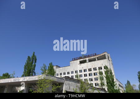 Des maisons abandonnées dans la ville fantôme de Pripyat, zone de Tchernobyl, l'Ukraine Banque D'Images