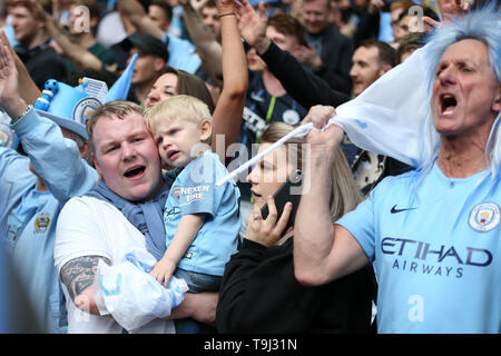 Londres, Royaume-Uni. 18 mai, 2019. Manchester City fans célèbrent après le match. L'Unis finale de la FA Cup, Manchester City v Watford au stade de Wembley à Londres le samedi 18 mai 2019. Cette image ne peut être utilisé qu'à des fins rédactionnelles. Usage éditorial uniquement, licence requise pour un usage commercial. Aucune utilisation de pari, de jeux ou d'un seul club/ligue/dvd publications . Crédit : Andrew Orchard la photographie de sport/Alamy Live News Banque D'Images