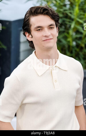 Cannes, France. 19 mai, 2019. Fionn Whitehead pose à un photocall pour Port Authority, le dimanche 19 mai 2019 au 72e Festival de Cannes, Palais des Festivals, Cannes. Sur la photo : Fionn Whitehead. Photo par Julie Edwards. Credit : Julie Edwards/Alamy Live News Banque D'Images