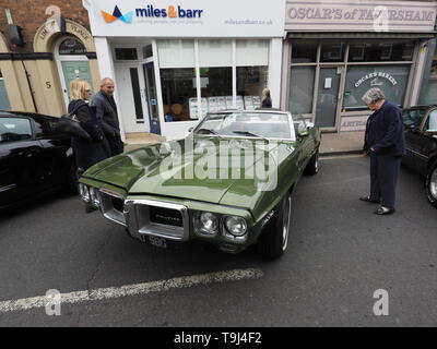 Faversham, Kent, UK. 19 mai, 2019. 25ème Transport de Faversham Week-end : le deuxième jour de ce festival annuel de transport maintenant dans sa 25e année présentant une large gamme de voitures anciennes et de véhicules. Pic vert : une Pontiac Firebird convertible. Credit : James Bell/Alamy Live News Banque D'Images