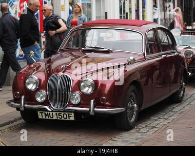 Faversham, Kent, UK. 19 mai, 2019. 25e semaine des transports de Faversham. Une Jaguar 240 1968 classic car. Credit : James Bell/Alamy Live News Banque D'Images