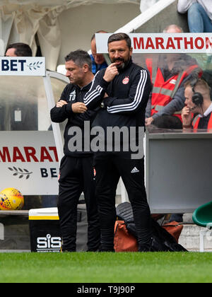 Edinburgh, Ecosse, Royaume-Uni. 19 mai, 2019. Edinburgh, Ecosse, Royaume-Uni. 19 mai, 2019. Montre un pic : Aberdeen réfléchie manager, Derek McInnes, au cours de la première moitié comme l'hôte de Hibs Aberdeen at Easter Road Stadium, Edinburgh Crédit : Ian Jacobs/Alamy Live News Banque D'Images