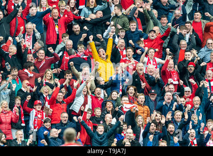 Edinburgh, Ecosse, Royaume-Uni. 19 mai, 2019. Pic montre : enchanté Aberdeen fans après James Wilson met le met de l'avant au cours de la seconde moitié comme l'hôte de Hibs Aberdeen at Easter Road Stadium, Edinburgh Crédit : Ian Jacobs/Alamy Live News Banque D'Images