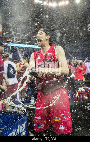 L'O2, Londres, Royaume-Uni. 19 mai, 2019. Leicester Riders célèbrent leur victoire. Les tensions exacerbées entre première fois finalistes, lauréats du Trophée 2019 de la ligue et les nouveaux arrivants à London City Royals, et les deux-temps, les champions en titre de l'Leicester Riders dans le 2019 BBL British Basketball League Play-Off Benecos finales à l'O2. Plus de 15 000 fans ont tourné jusqu'à regarder la finale chez les hommes. Leicester Riders win 93-61 sur la famille royale. Credit : Imageplotter/Alamy Live News Banque D'Images