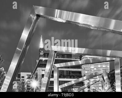 West Loop de Chicago cityscape quartier pendant la nuit en noir et blanc. Voyager dans l'Illinois. Banque D'Images