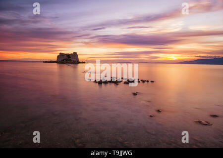 Magig Coucher de Sant Joan tower dans le Parc Naturel du Delta de Ebro, Tarragone, Catalogne, Espagne Banque D'Images