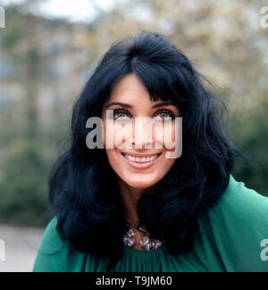 Portraitaufnahme der deutschen Schauspielerin und Sängerin Dunja Rajter, ca. 1975. Portrait de l'actrice et chanteuse allemande Dunja Rajter, ca. 1975. Banque D'Images