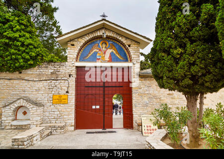 Thassos, Grèce - 2 mai 2016 : entrée du monastère de l'Archange Michel, l'île de Thassos, Grèce Banque D'Images