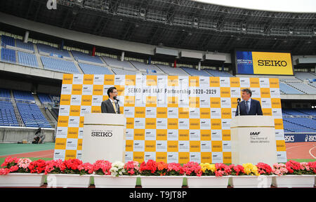 YOKOHAMA, Japon - 10 mai : le président-directeur général de Seiko, M. Shinji Hattori et le président de l'IAAF au cours de la Sebastian Coe Seiko officiel annonce dans le monde de l'IAAF 2019 championnats de relais au Nissan Stadium le 10 mai 2019 à Yokohama, au Japon. (Photo de Roger Sedres pour l'IAAF) Banque D'Images