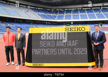 YOKOHAMA, Japon - 10 mai : le président-directeur général de Seiko, M. Shinji Hattori et le président de l'IAAF au cours de la Sebastian Coe Seiko officiel annonce dans le monde de l'IAAF 2019 championnats de relais au Nissan Stadium le 10 mai 2019 à Yokohama, au Japon. (Photo de Roger Sedres pour l'IAAF) Banque D'Images