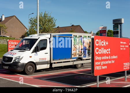 Minibus de livraison à domicile de Tesco au point de collecte à Deer Park Killarney, comté de Kerry, Irlande. Services de livraison de Tesco Ireland. Banque D'Images