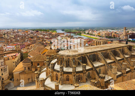 Vue de la cathédrale de Tortosa avec château. La Catalogne, Espagne Banque D'Images