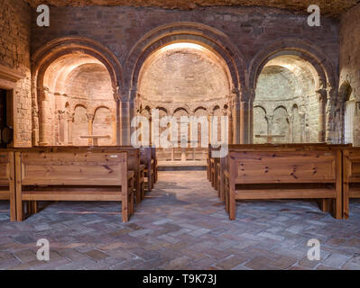 L'église et de l'autel dans l'intérieur du monastère de San Juan de la Pena, Huesca, Aragon, Espagne Banque D'Images