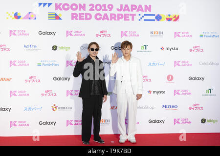 19 mai 2019 - Chiba, Japon - Membres de deux frères.poser pour les caméras lors d'un tapis rouge pour le Japon en 2019 KCON Makuhari Messe Convention Center. L'KCON vise à promouvoir la culture de la Corée du Sud y compris K-pop, de la mode, de l'alimentation, et des émissions de télévision au Japon. Culture Le festival a lieu du 17 au 19 mai. (Crédit Image : © Rodrigo Reyes Marin/Zuma sur le fil) Banque D'Images