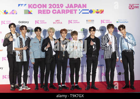 19 mai 2019 - Tokyo, Japon - Les membres de la bande de garçon sud-coréen Pentagone poser pour les caméras lors d'un tapis rouge pour le Japon en 2019 KCON Makuhari Messe Convention Center. L'KCON vise à promouvoir la culture de la Corée du Sud y compris K-pop, de la mode, de l'alimentation, et des émissions de télévision au Japon. Culture Le festival a lieu du 17 au 19 mai. (Crédit Image : © Rodrigo Reyes Marin/Zuma sur le fil) Banque D'Images